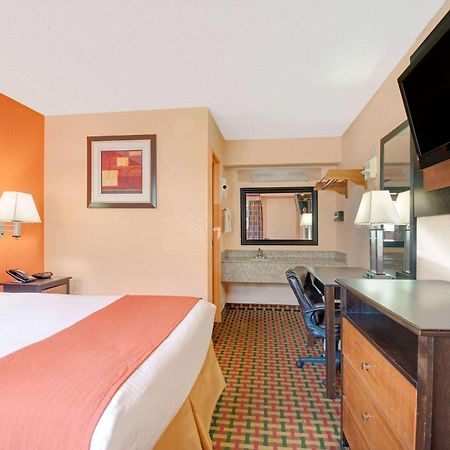 Days Inn By Wyndham Independence Exterior photo