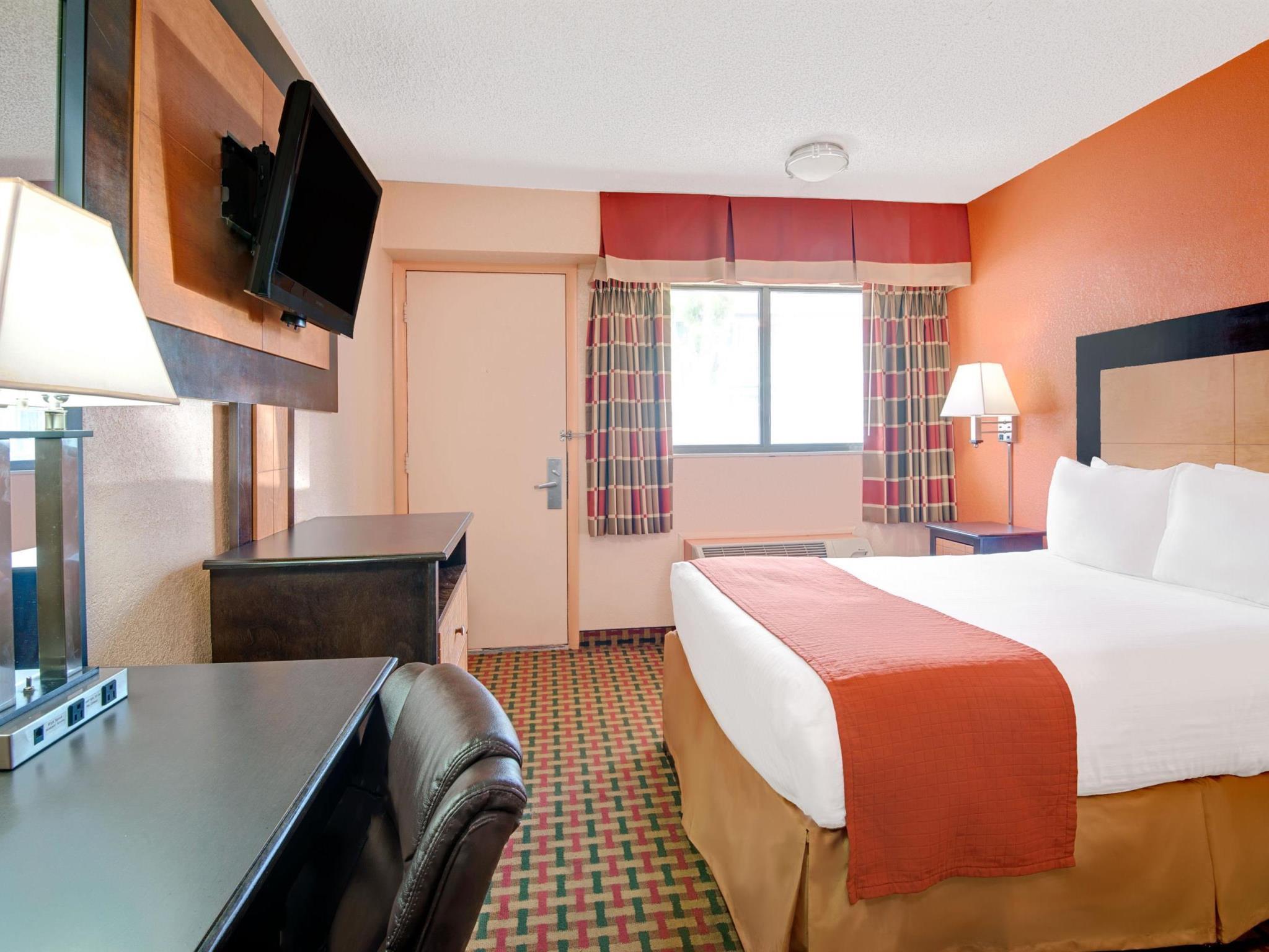 Days Inn By Wyndham Independence Exterior photo