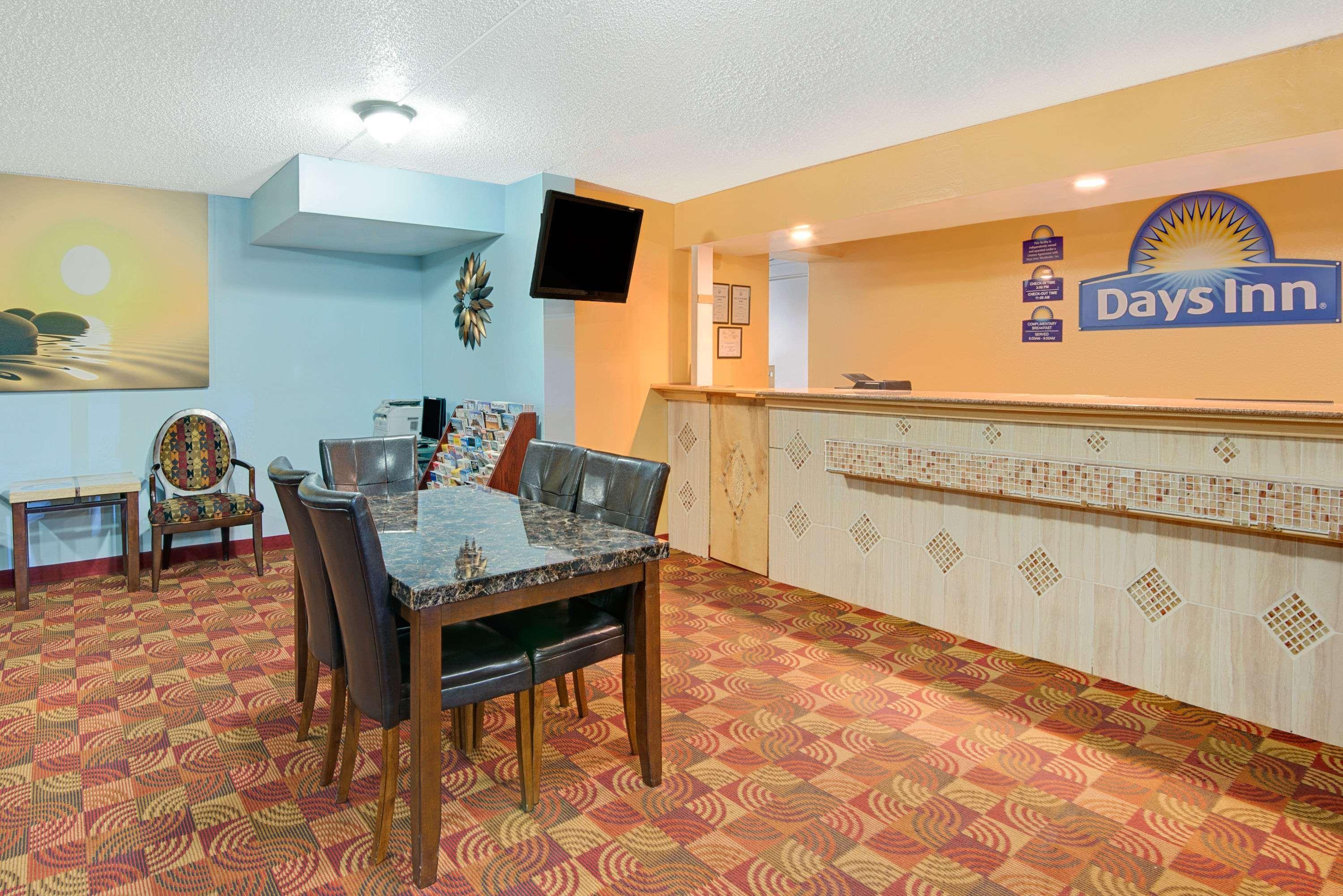 Days Inn By Wyndham Independence Exterior photo