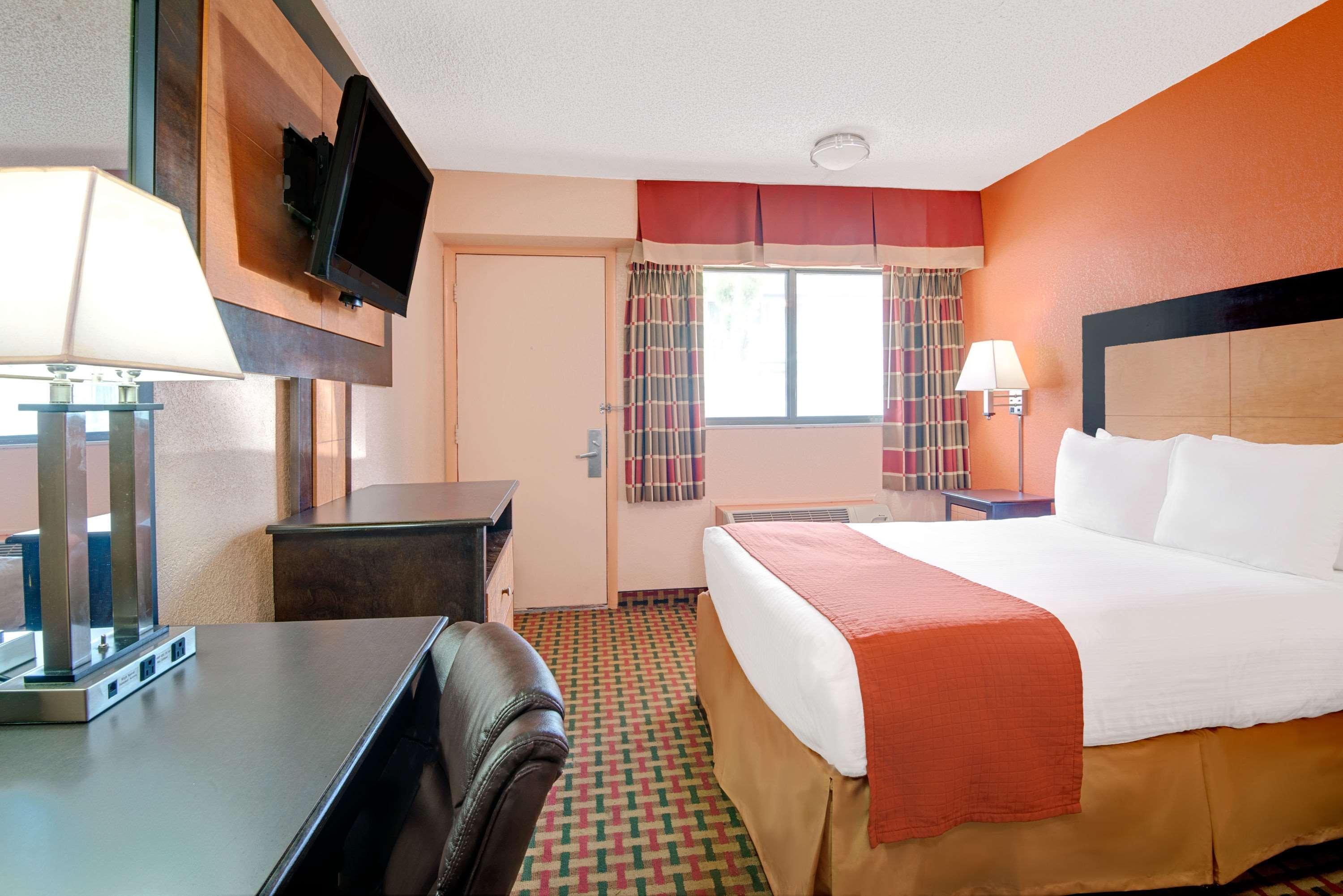 Days Inn By Wyndham Independence Exterior photo